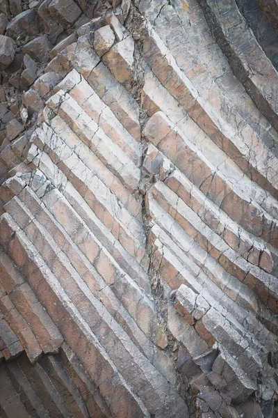 灰色火山玄武岩柱结构 — 图库照片