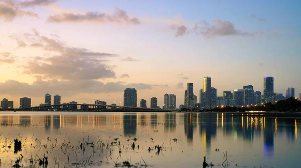 Город Горизонт Закате Красивая Вода Майами Флорида Небеса Пляж — стоковое фото