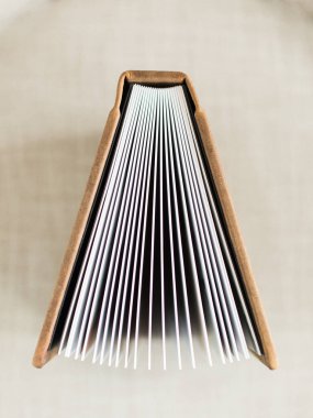 kahverengi deri albüm sayfalarının op görünümü