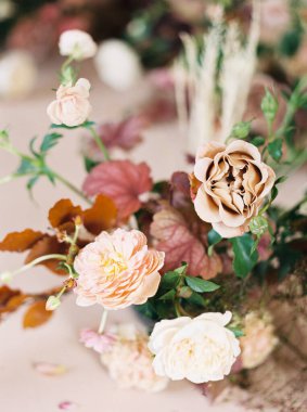 Sonbahar renk çiçek aranjmanını kapat