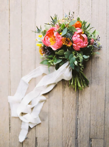 Overhead View Romantic Colorful Wedding Bouquet Wood Background — Stock Photo, Image