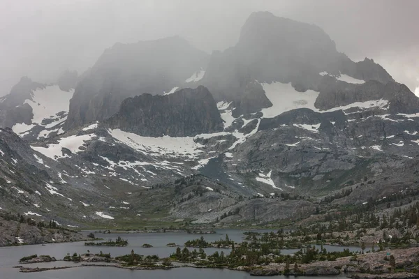 Deszcz Szczyt Banerów Ansel Adams Wilderness Kalifornia — Zdjęcie stockowe