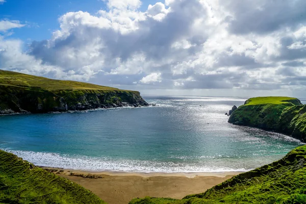 Uma Praia Tranquila Nos Arredores Glencolmkille Irlanda — Fotografia de Stock