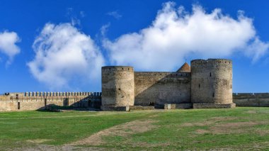 24.04.2021. Bilhorod-Dnistrovskyi veya Akkerman Kalesi, Odessa bölgesi, Ukrayna, güneşli bir bahar sabahı