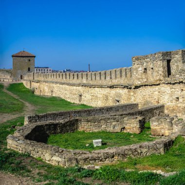 24.04.2021. Bilhorod-Dnistrovskyi veya Akkerman Kalesi, Odessa bölgesi, Ukrayna, güneşli bir bahar sabahı