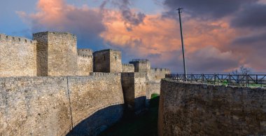24.04.2021. Bilhorod-Dnistrovskyi veya Akkerman Kalesi, Odessa bölgesi, Ukrayna, güneşli bir bahar sabahı