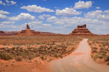 Bears Ears National yakınlarındaki Tanrıların Vadisi 'ndeki manzara görüntüleri.