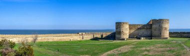 24.04.2021. Bilhorod-Dnistrovskyi veya Akkerman Kalesi, Odessa bölgesi, Ukrayna, güneşli bir bahar sabahı