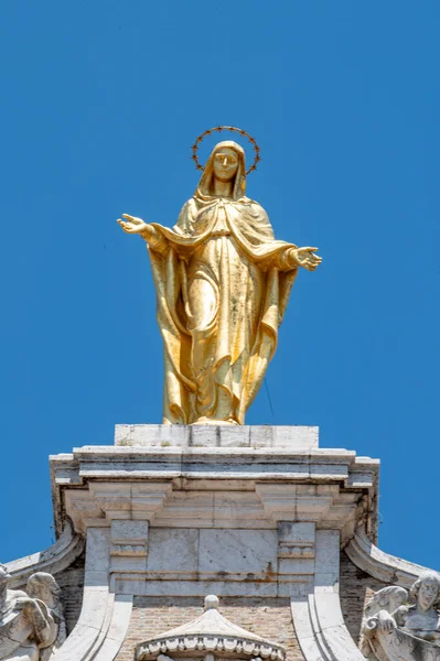 Catedrala Din Santa Maria Degli Angeli Faccita Detaliu Statuii Aur — Fotografie, imagine de stoc