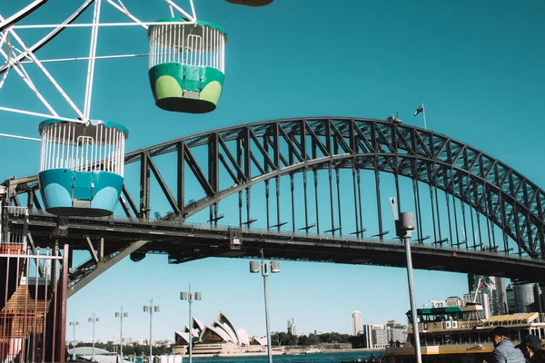 Sydney Avustralya Daki Bir Lunaparkta Renkli Bir Dönme Dolap — Stok fotoğraf