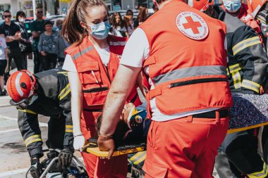 Araba kazası kurtarma eğitim etkinliği, ilk yardım. Sırbistan ve Pancevo