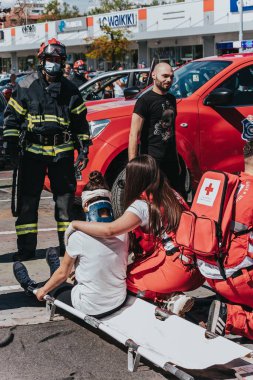 Araba kazası kurtarma eğitim etkinliği, ilk yardım. Sırbistan ve Pancevo,