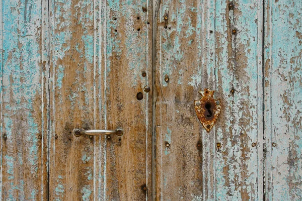 Antique Wooden Door Rusted Hardware — Stock Photo, Image