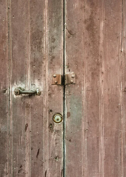 Puerta Madera Antigua Con Herrajes Oxidados —  Fotos de Stock
