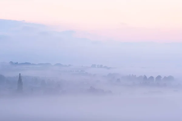 Утренний Вид Поселок Быстрица Окутанный Туманом Словакия — стоковое фото