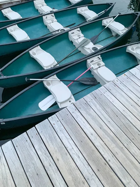 Canoas Verdes Atracadas Redfish Lake Marina — Foto de Stock