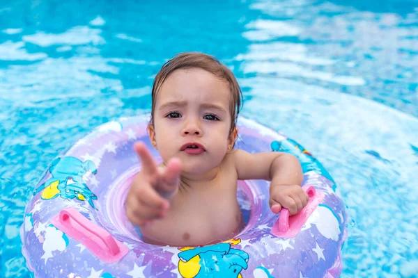Beautiful Baby Enjoying Pool Her Float — Stock Photo, Image