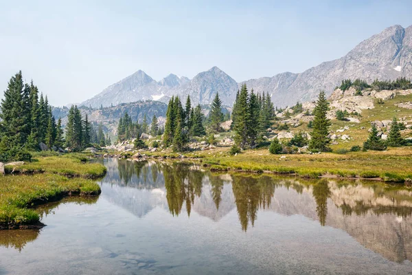 Riflessioni Montagna Nel Deserto Della Santa Croce Colorado — Foto Stock