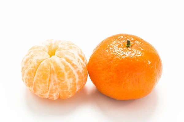 Dvě Mandarinky Bílém Pozadí — Stock fotografie