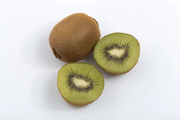 Kiwi Split Bílém Pozadí — Stock fotografie