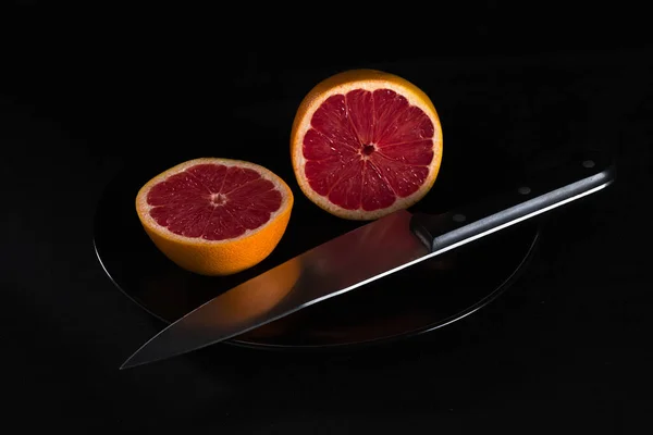 Pomelo Rojo Sobre Fondo Negro —  Fotos de Stock