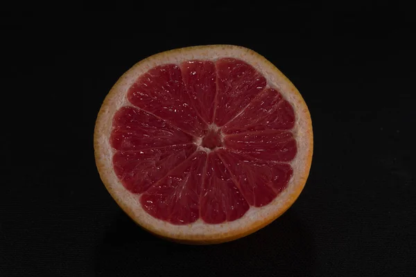 Pomelo Rojo Sobre Fondo Negro — Foto de Stock