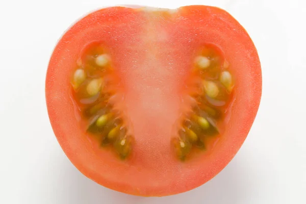 배경에 토마토를 잘게썬 — 스톡 사진