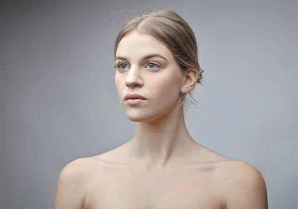 Retrato Estúdio Jovem Mulher Bonita — Fotografia de Stock