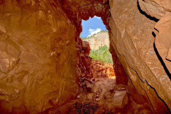 Vista Dentro Túnel Supai Longo Trilha Norte Kaibab Grand Canyon — Fotografia de Stock