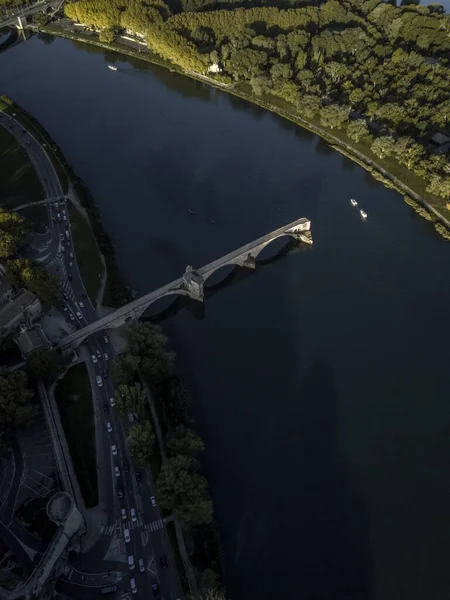 上からアヴィニョンの有名な橋 フランス — ストック写真