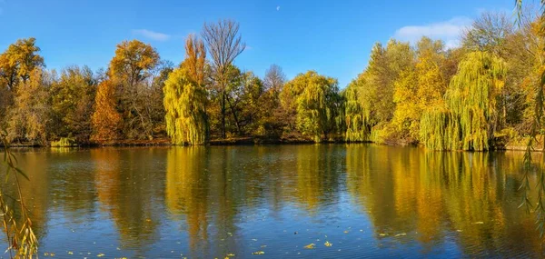 Lagoa Superior Arboreto Sofiyivsky Uman Ucrânia — Fotografia de Stock