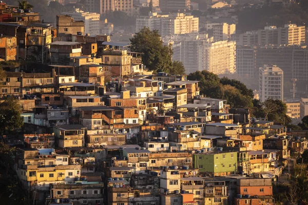 Rio Janeiro Daki Yamaçtan Gecekondu Mahallesine Güzel Bir Gün Doğumu — Stok fotoğraf