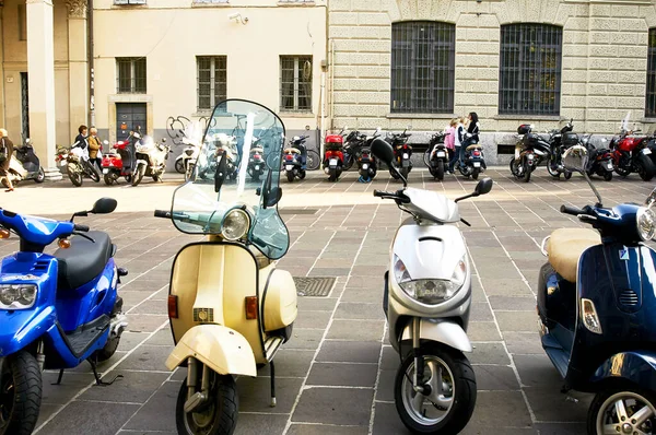 Estacionamiento Scooter Vespa Lago Como Italia — Foto de Stock