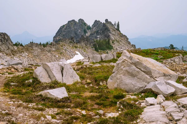 Pedras Granito Entre Céus Fumegantes Nas Cascatas Norte — Fotografia de Stock