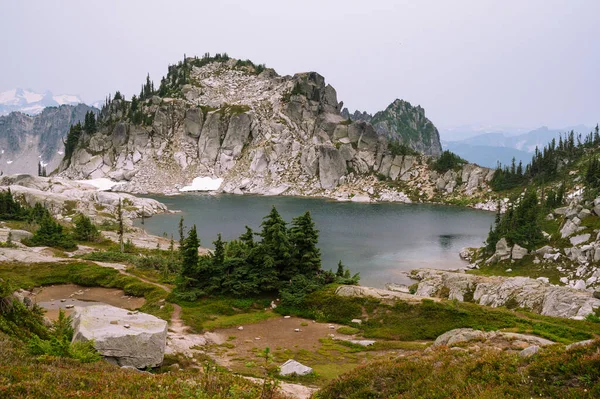 Lago Alpino Rodeado Árboles Roca Granito Largo Pct — Foto de Stock