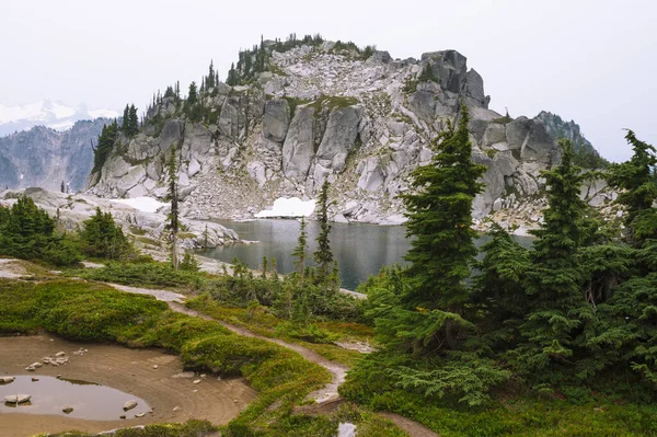 Lago Alpino Rodeado Árboles Roca Granito Largo Pct — Foto de Stock