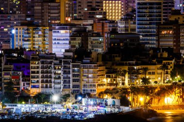 Benidorm Marina ve Gece Sahil Binaları