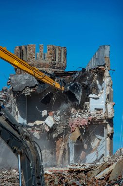 Defunk önleme binasının yıkımı.