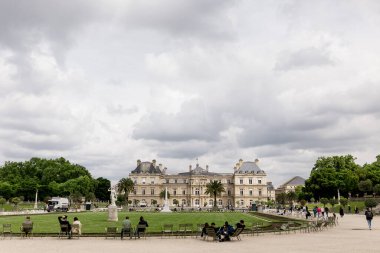 Paris 'teki Jardin du Lüksemburg' un Geniş Görünümü