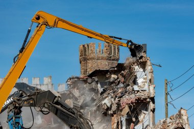 Defunk önleme binasının yıkımı.