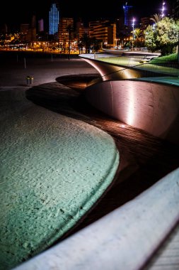 Benidorm Sahili Eğrisi ve Şehir Skyline