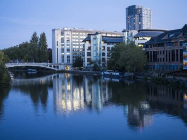 Gece, Thames Nehri, Reading, Berkshire, İngiltere.