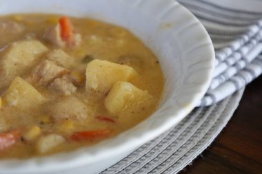 Sebze ve Et Güveci Beyaz Kasede