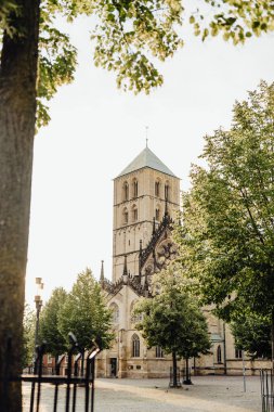 Romanesk kulesi olan St. Paul Katedrali, Munster, Almanya