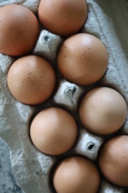 Karton Yakın Çekimde Taze Kahverengi Yumurtalar