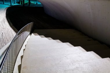 Gezinti güvertesinin Aydınlık ve Gölge Tüneline inin