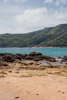 Rocky Shore ve Hills Yanui Sahili, Phuket, Tayland