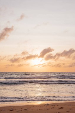 Karon Sahili 'nde Altın Gün Batımı, Phuket, Tayland
