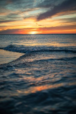 gün batımı Hırvatistan Adriyatik Denizi üzerinde