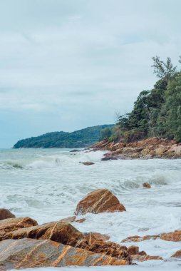 Banana Beach 'teki Rocky Coastline, Choeng Thale, Phuket, Tayland